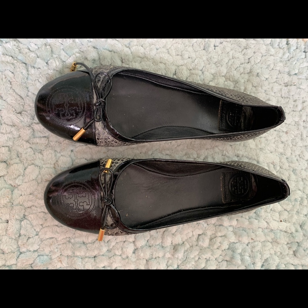 Black and gray Tory Burch flats Worn a few times